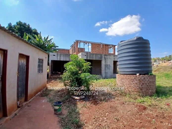 Incomplete 7 bedroomed house in Gletwin 