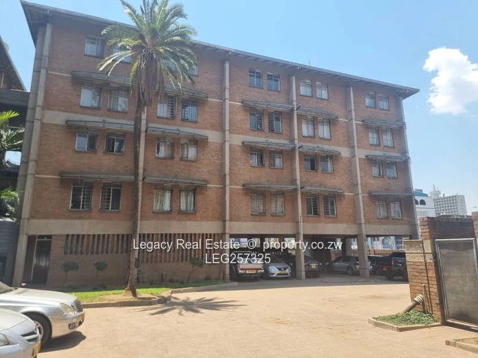 Avenues CBD 2-Bed Flat — Balcony, Parking & Fitted Kitchen
