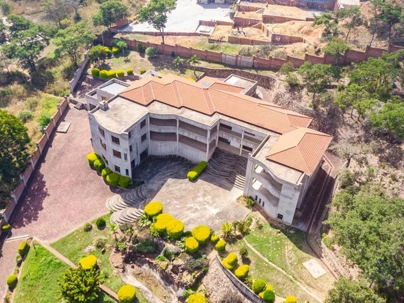 6 Bedroom House