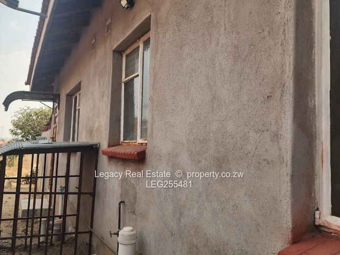 Solid Cottage with Borehole & Modern Kitchen — Zimre Park For Rent.