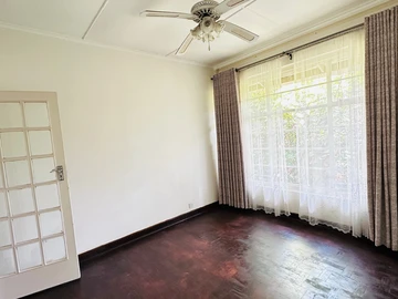 3 Bedroom Flat & Apartment