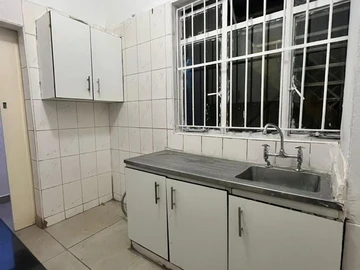 2 Bedroom Flat & Apartment