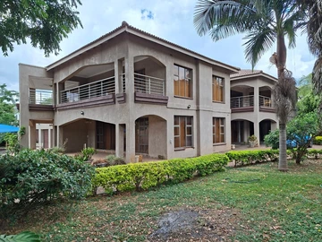 6 Bedroom House