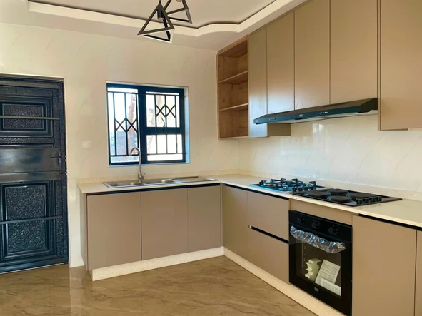 3 Bedroom Flat & Apartment