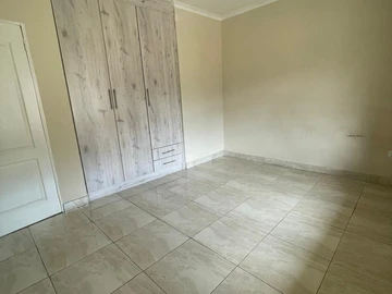2 Bedroom Flat & Apartment