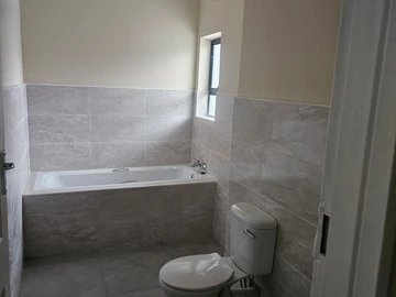 2 Bedroom Flat & Apartment