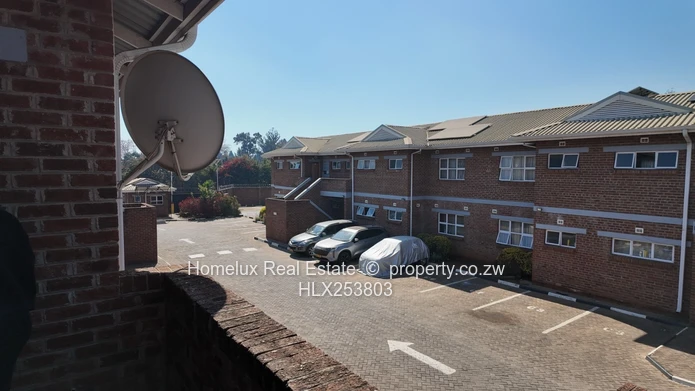 Neat 3 Bed Flat In Marborough To Rent 