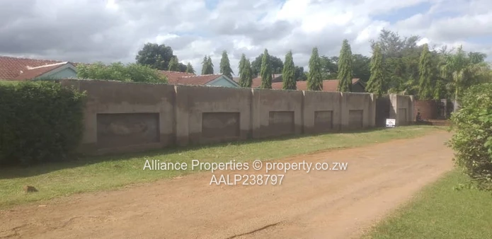 Prime Twinlakes Investment: 4-Bed Main Home + Instant Rental Income