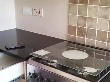 2 Bedroom Flat & Apartment