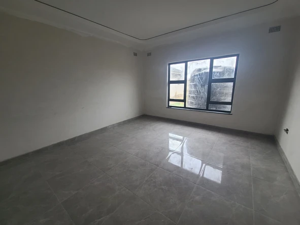 2 Bedroom Flat & Apartment