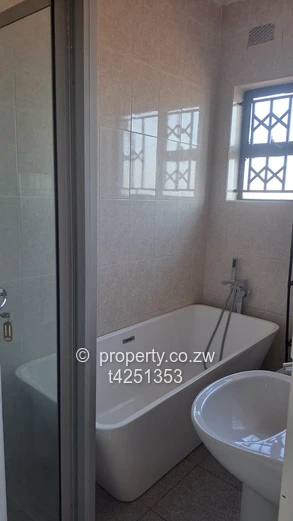 Pomona Nyeredzi neat 4 bedroomed house to Rent