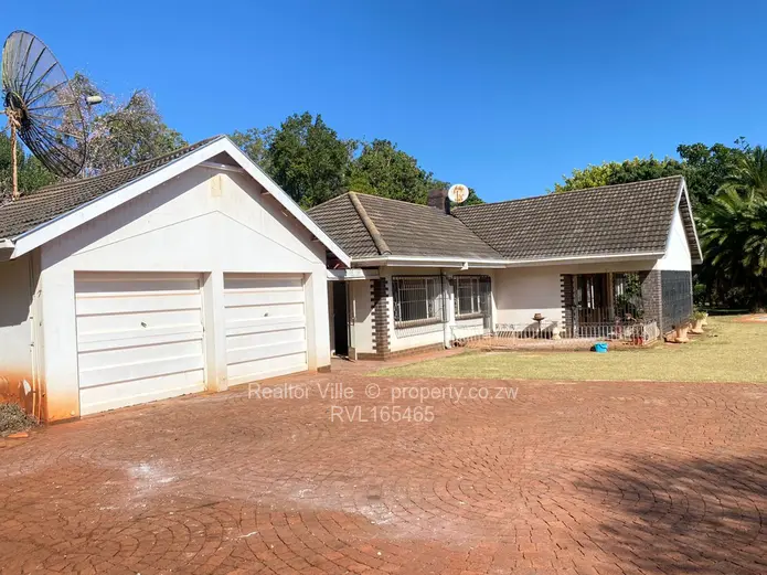 Commercial property to let in Arundel