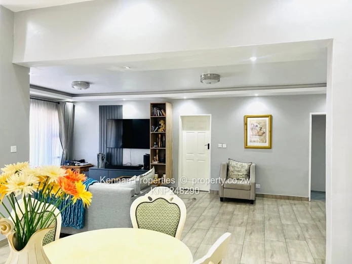 Elegant Upmarket 5 Bedroom Townhouse for Sale.