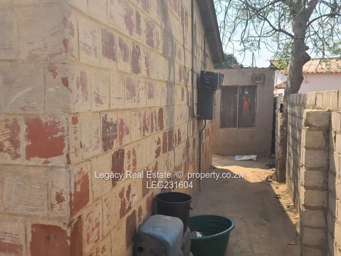 2-Bedroom Home for Sale in Zengeza 1