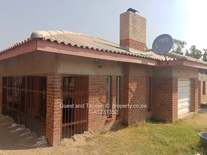 3-Bedroom House for Sale in Chitungwiza Unit L – Council Cession with Community Borehole Access