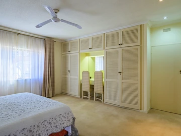 3 Bedroom Flat & Apartment