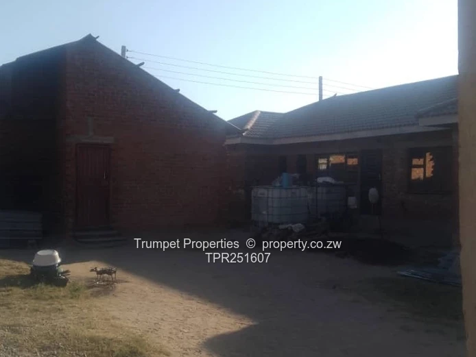 3-Bed Brick Home with Spacious Yard & ZESA in Budiriro