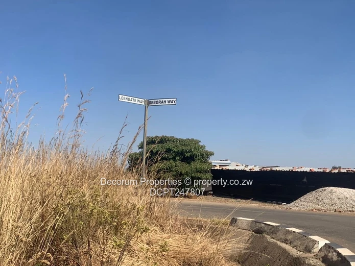 700 m² Nyabira Stand — Tarred Roadfront, Sewers & Water