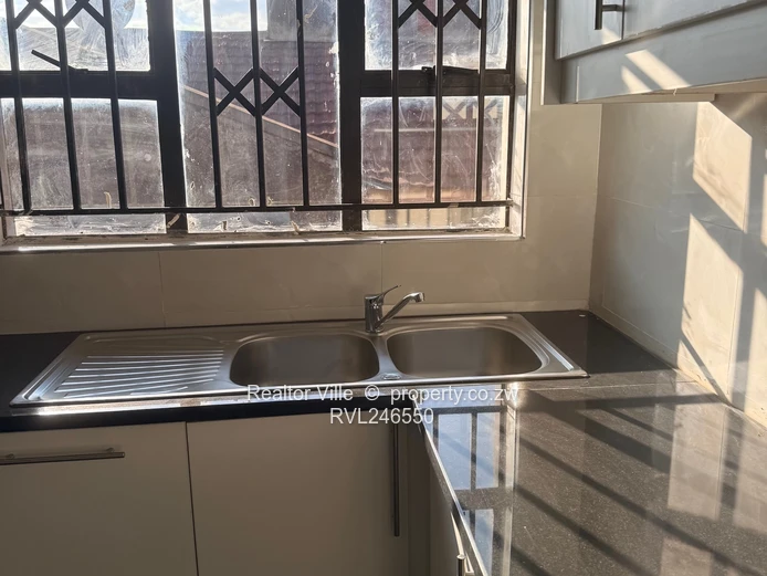 Recently built Morden 3 bedroomed house to let (Sole Mandate)