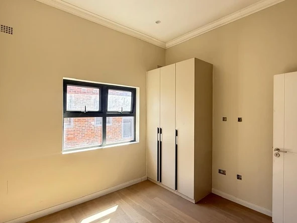 3 Bedroom Flat & Apartment