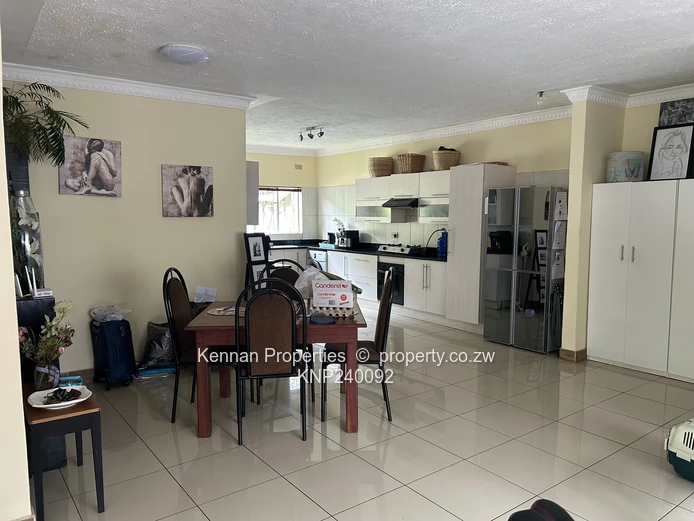 Charming Unit in sought after Highlands Park