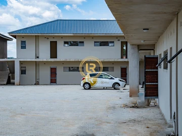 2 Bedroom Flat & Apartment