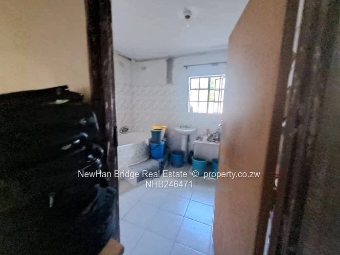 Borrowdale 4-Bed Home with Cottage on 1534m² Stand with Borehole