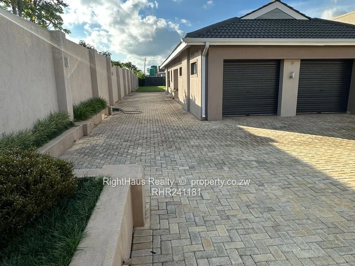 Stunning 5 bed house(4 ensuite) in Borrowdale Pomona near SamLevy Village