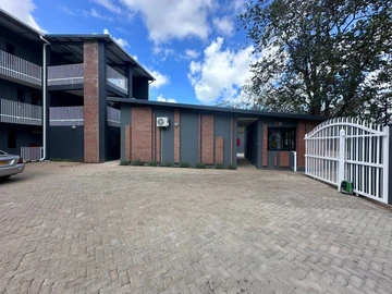 2 Bedroom Flat & Apartment