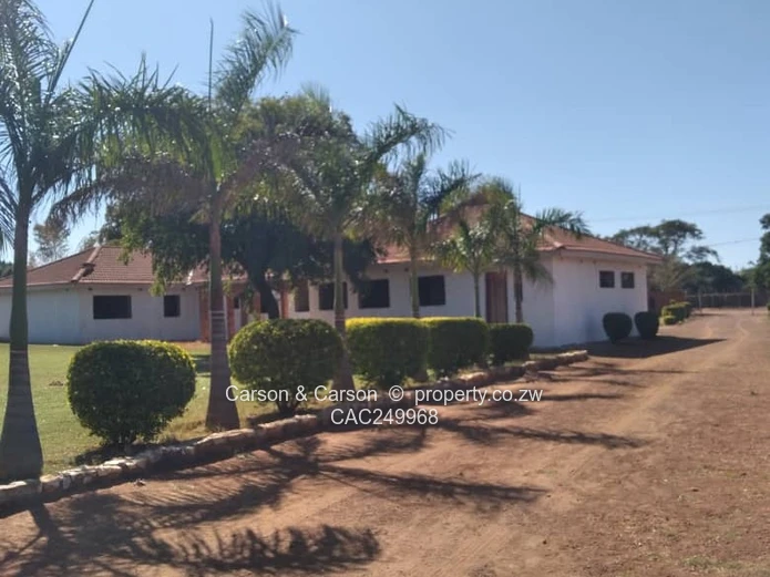 L-shaped red-tiled 4-bed Kadoma Home 1.9ha + Borehole
