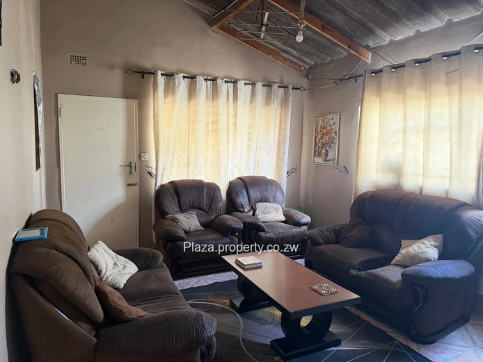 Zengeza, Chitungwiza: 3-Bed Brick Home — Walled & Carport (Sole Mandate)
