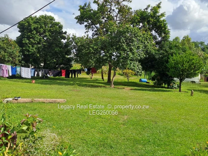 Marlborough 4-Bed Home on 0.9ha with Lush Gardens & Borehole