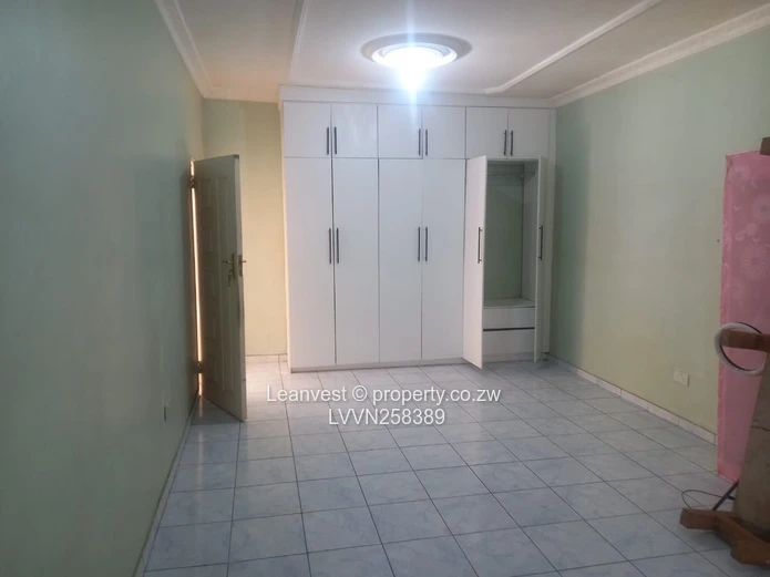Pomona: 9-Bed Double-Storey Home with Garden & Flatlet
