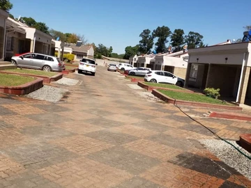 2 Bedroom Flat & Apartment