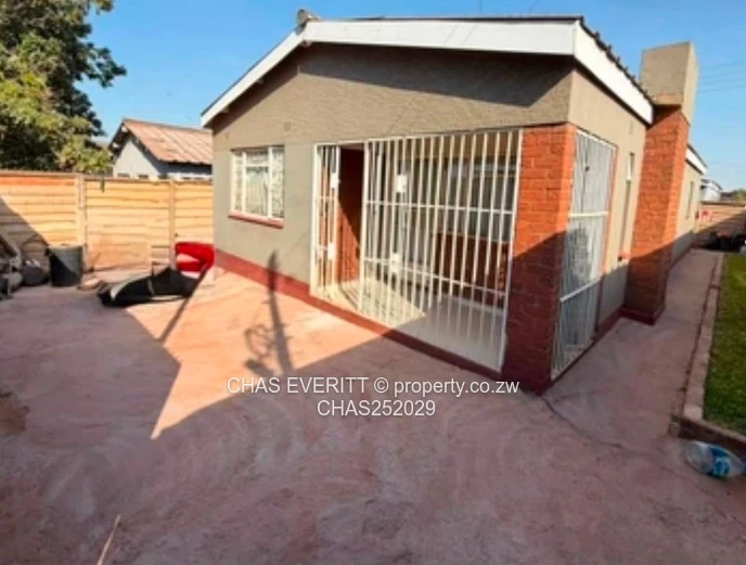 Fully Furnished 3bed Cottage To Let in Hillside