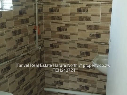 Prospect:  house to let.3 beds, main bed with ensuite. lounge and dining, borehole,.On 3000sqm.Walle