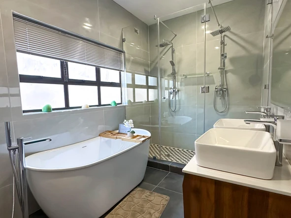 3 Bedroom Flat & Apartment