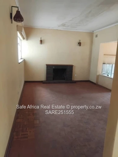 Spacious 3-Bed Home on 4,000m² with Borehole — Marlborough
