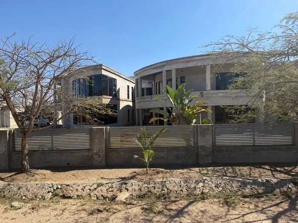 6 Bedroom House