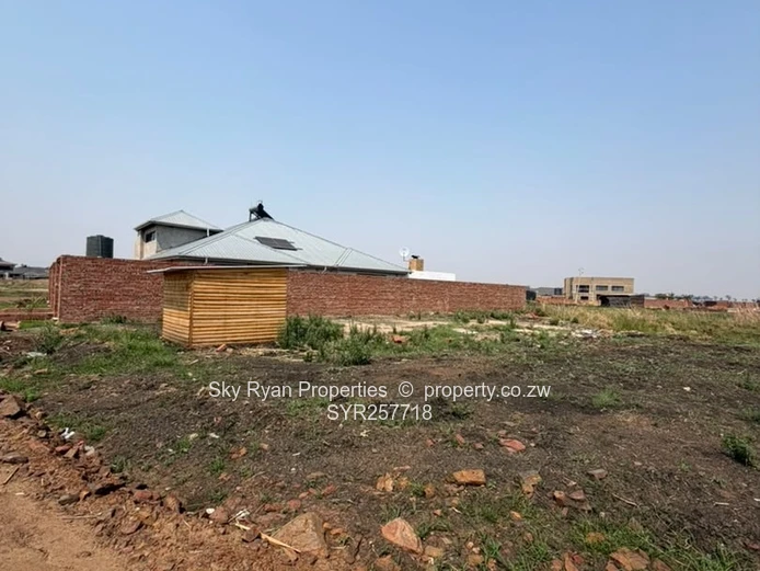 Haydon Park stand next to leengate project