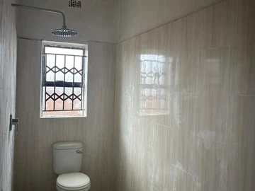 2 Bedroom Flat & Apartment