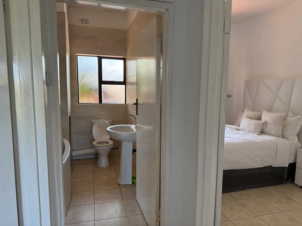 2 Bedroom Flat & Apartment