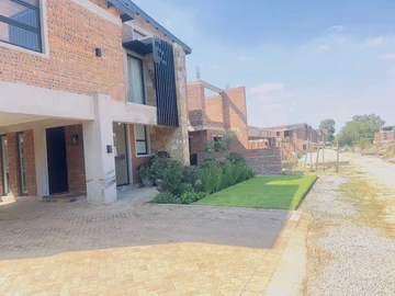 4 Bedroom Flat & Apartment