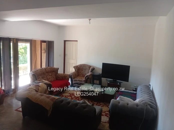 Spacious 6-Bed Home with Open-Plan Living & Borehole — Borrowdale Brooke