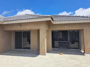 Spacious 5-Bedroom with Borehole in Mt Pleasant Heights