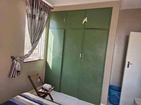 2 Bedroom Flat & Apartment