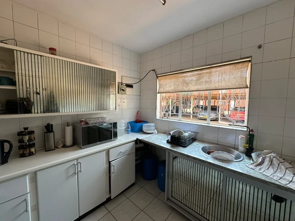 2 Bedroom Flat & Apartment