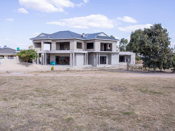 6 Bedroom House