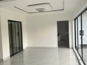 4 Bedroom Flat & Apartment