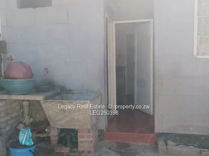 Mabvuku 2-Bed Block Home with Garden & Good ZESA (Sole Mandate)